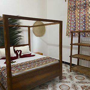 Zimmer mit Kingsize-Bett